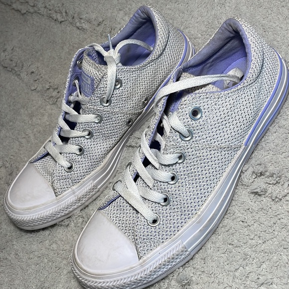 PURPLE AND WHITE LOW TOP CONVERSE - Picture 4 of 6